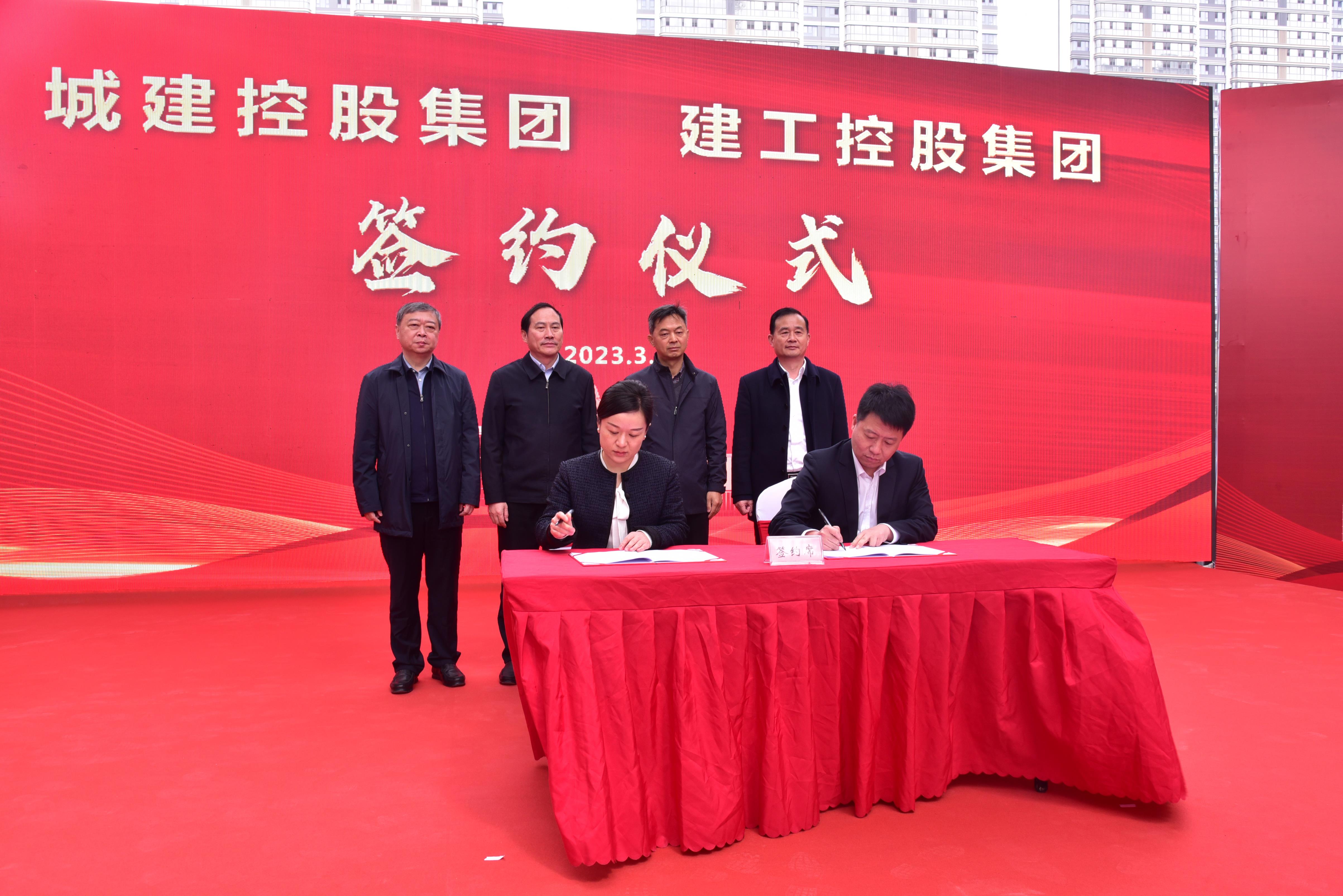 1680253448497898.jpg 簽約現場.jpg